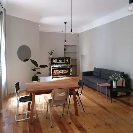 Spacious 75sqm Art Nouveau District Gem Appartement