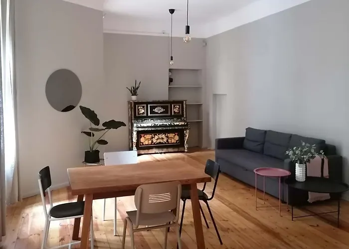 Spacious 75sqm Art Nouveau District Gem Appartement