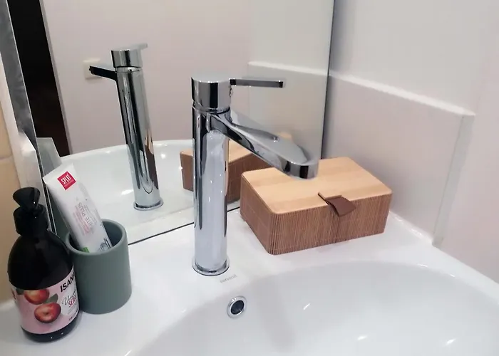 Spacious 75sqm Art Nouveau District Gem Апартаменти