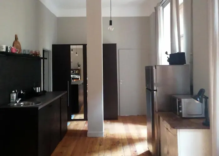 Spacious 75sqm Art Nouveau District Gem Appartement *