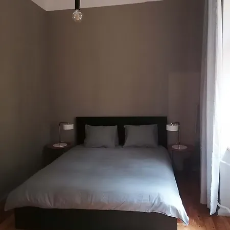 Spacious 75sqm Art Nouveau District Gem דירה